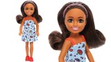 Papusa Barbie Chelsea With Blue Dress Headband Brown Hair Mini Doll (hxm97)