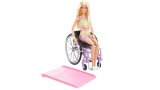 Papusa Barbie Blonde With Wheelchair & Ramp (hjt13)