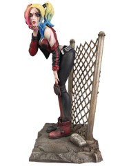 Diamond DC Gallery Dceased Harley Quinn 20cm